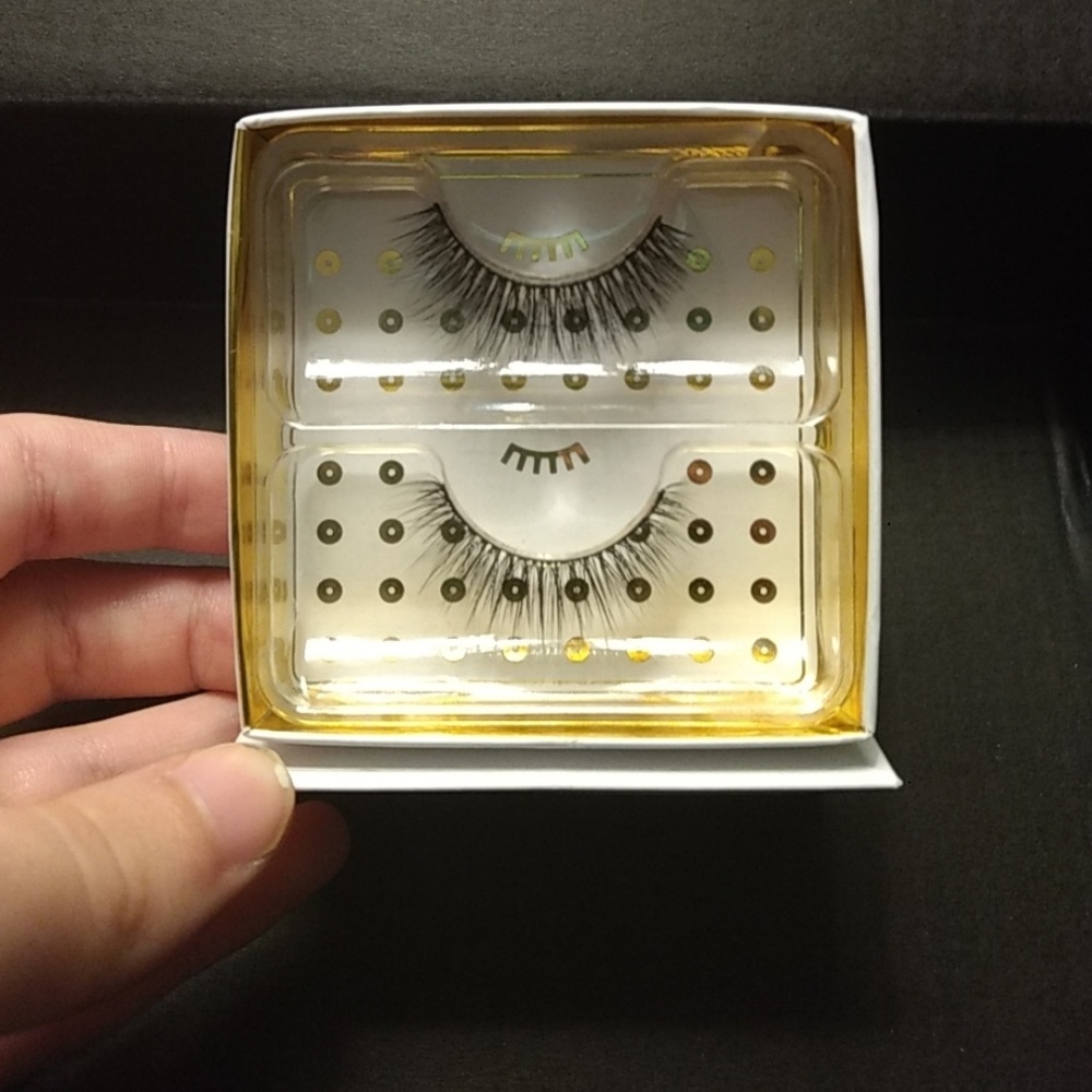 BNIB Battington lashes